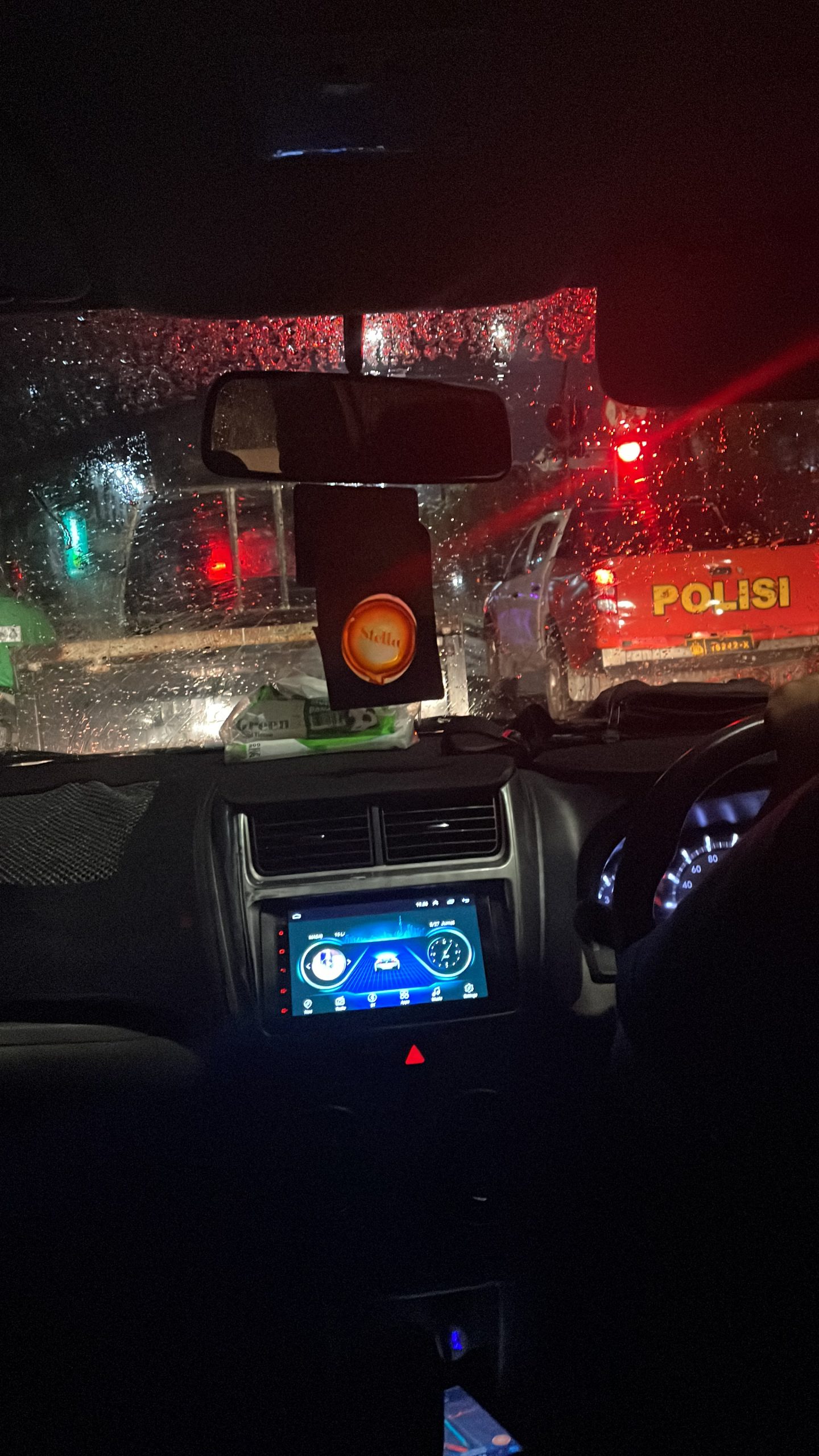 Naik Grab Car ke Konser Dewa Surabaya 