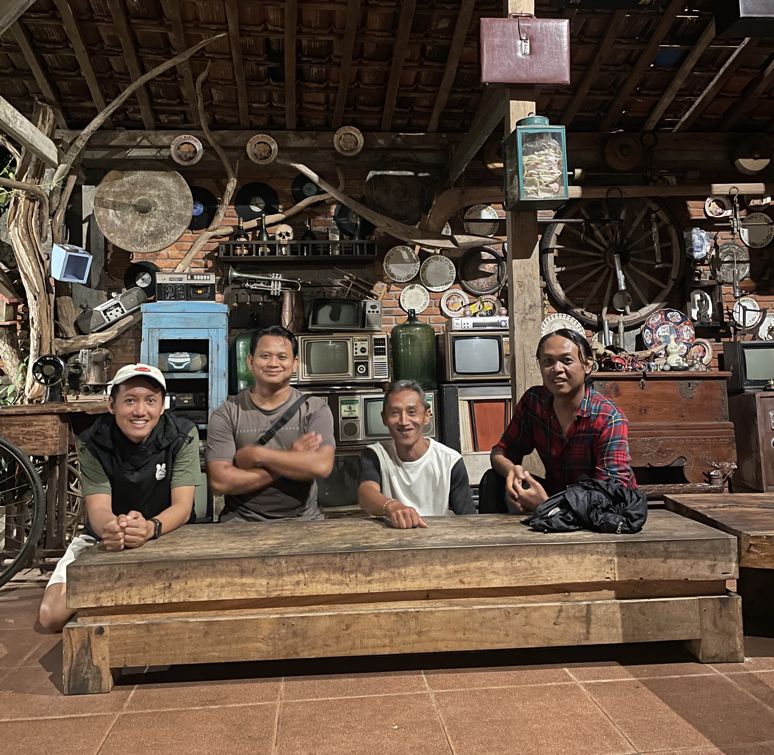 Omah Lawas with Konco SD