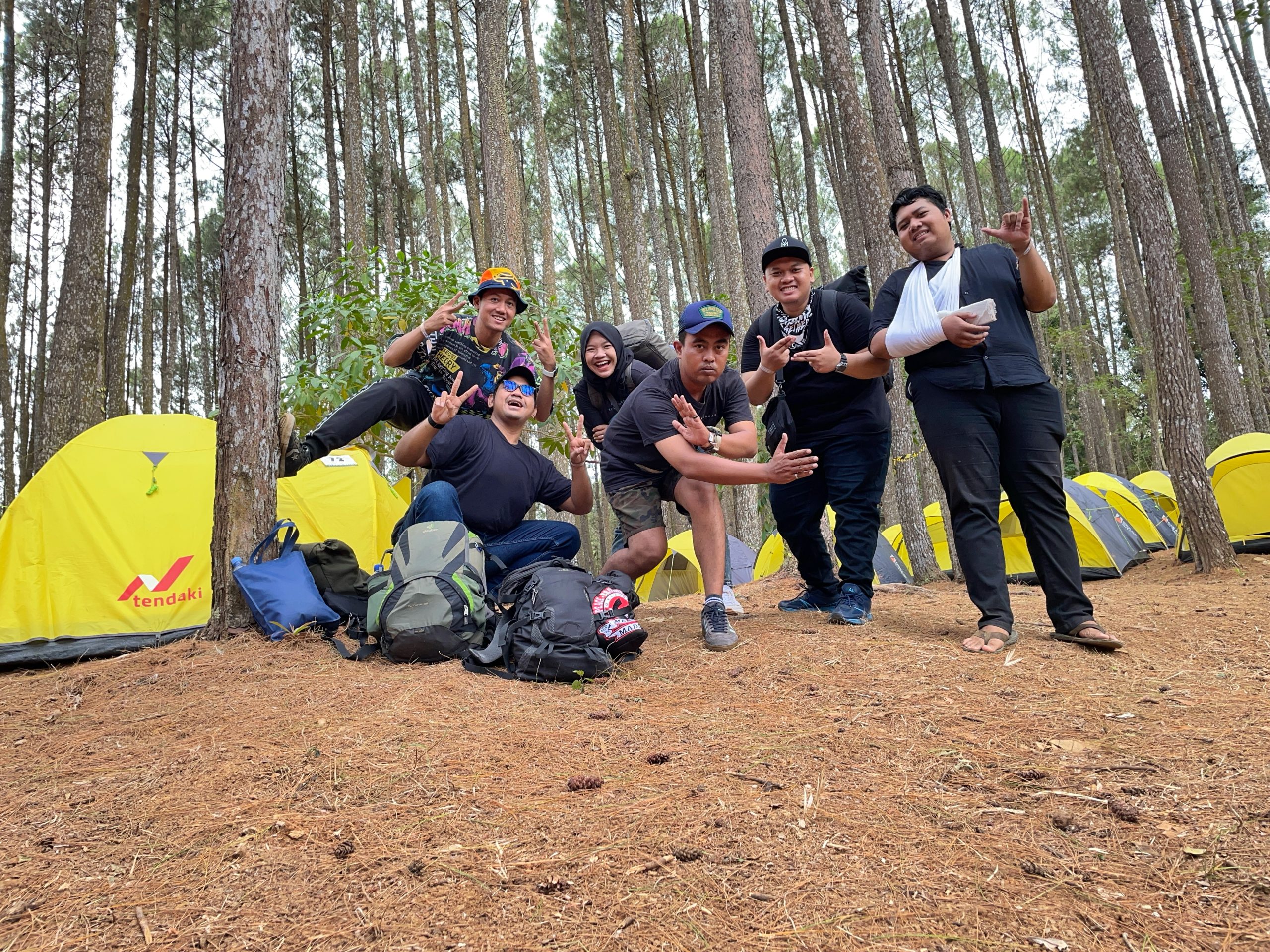 Bersama teman sesama penonton stendap