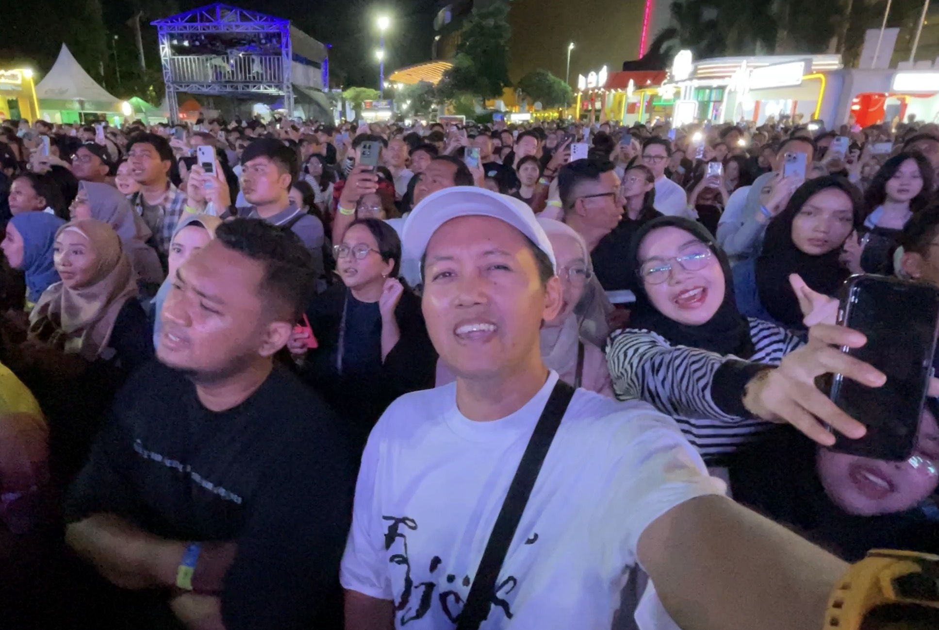 Mas Ndop nonton Raisa