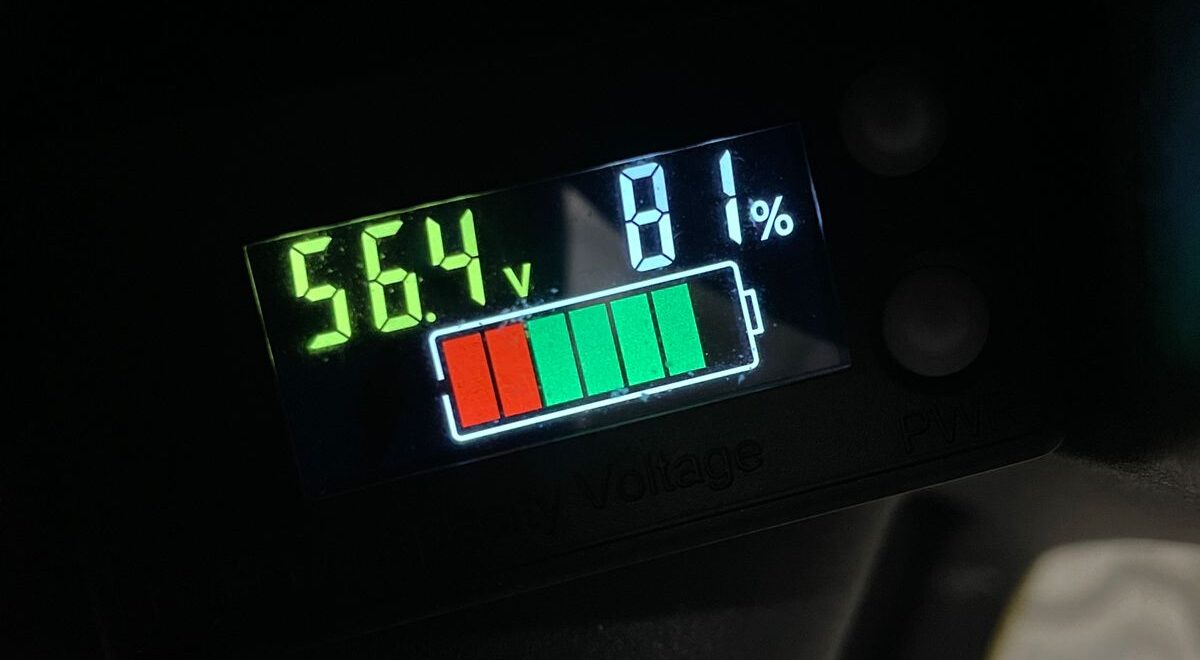 Voltase maksimal full charge